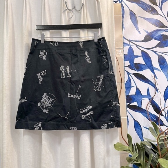 Chico's Pants - Chico’s In One Black & White Cotton & Spandex Golf Print Athletic Skort Size 6